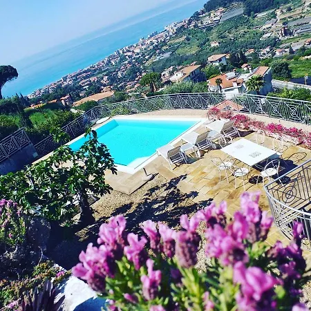 - Liguria, Italy וילה